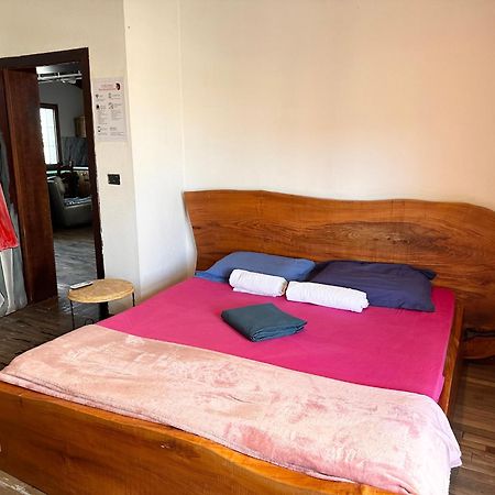 Divina Hostel Tirana Zewnętrze zdjęcie