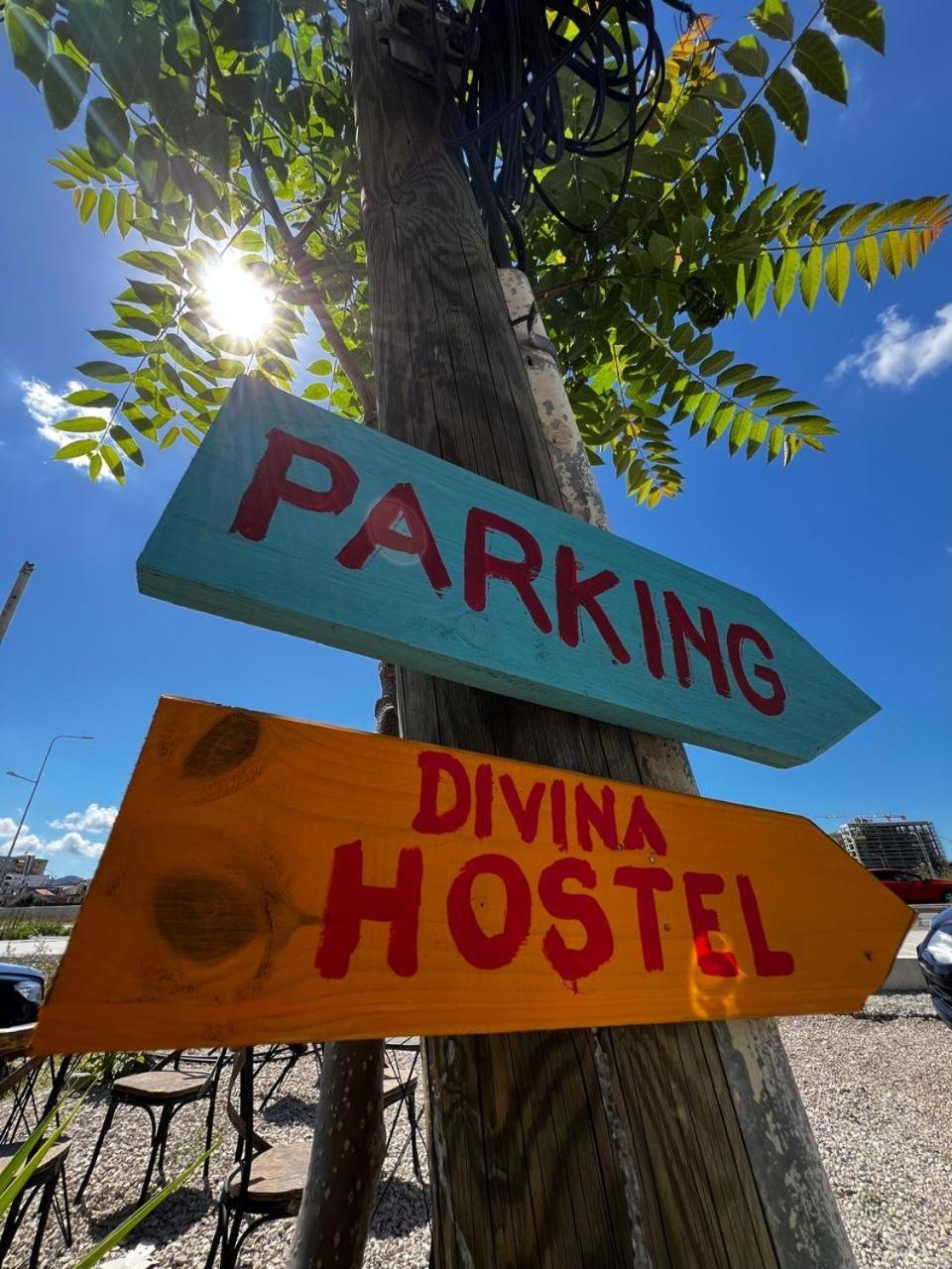 Divina Hostel Tirana Zewnętrze zdjęcie